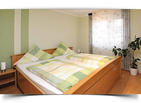 Schlafzimmer - Ferienwohnung Lerchenberg